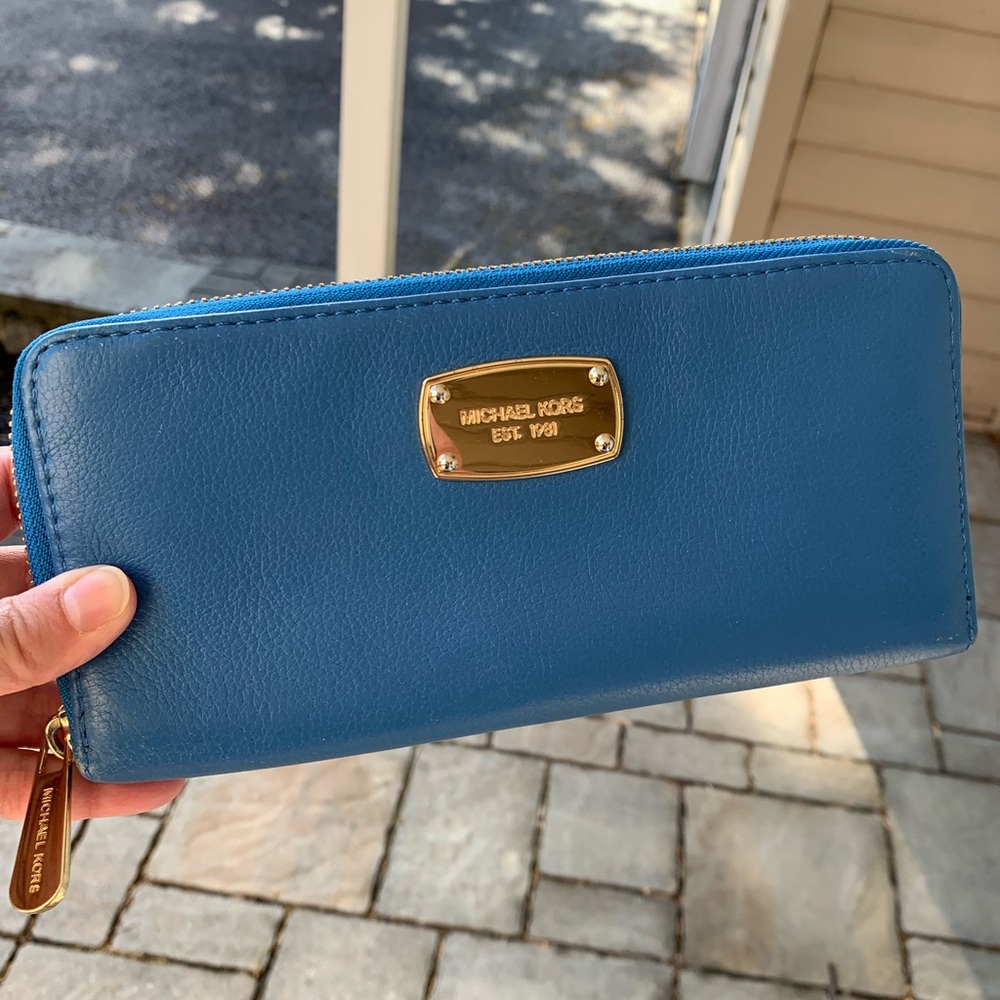 EUC Michael Kors continental leather wallet heritage blue